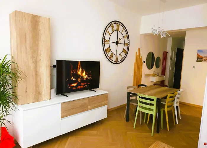 Stylish Mini Break In Ponte Milvio Apartment *